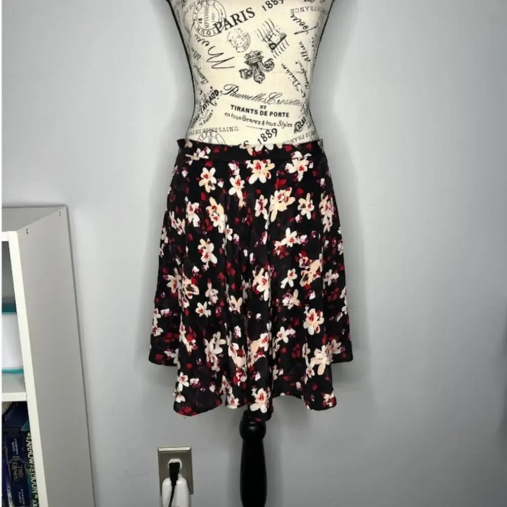 Amour Vert (M) Leeron Silk Floral Mini Skirt - Flowy Zip Closure Thin Waistband